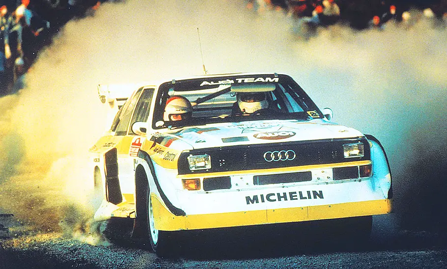 Walter Röhrl fahrend im Audi Sport quattro S1 (1985).