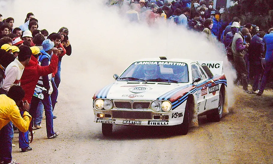 Walter Röhrl fahrend im Lancia 037 (1983).