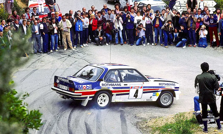 Walter Röhrl fahrend im Opel Ascona 400 (1982).