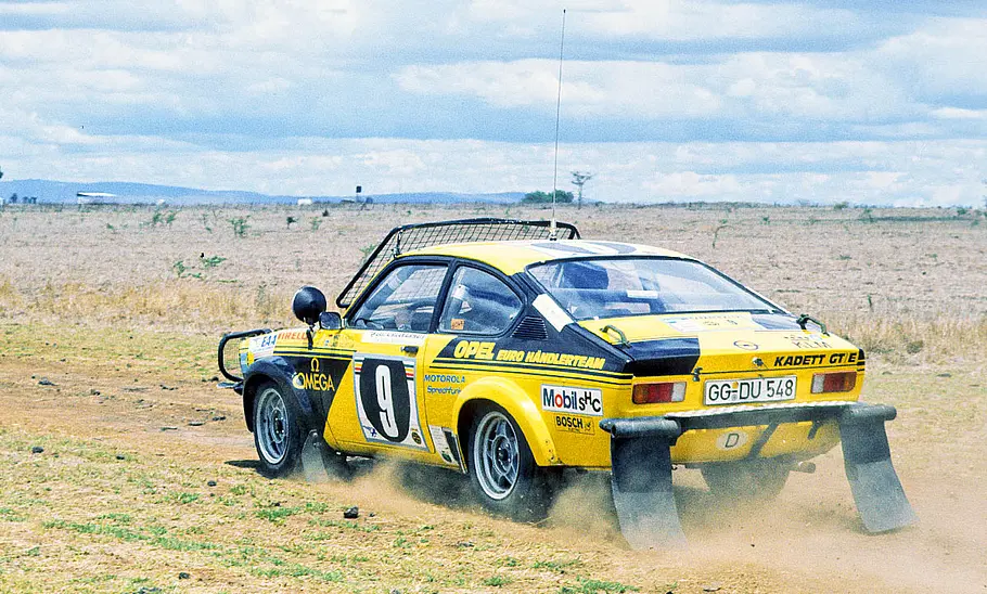 Walter Röhrl fahrend im Opel Kadett GT/E (1976).
