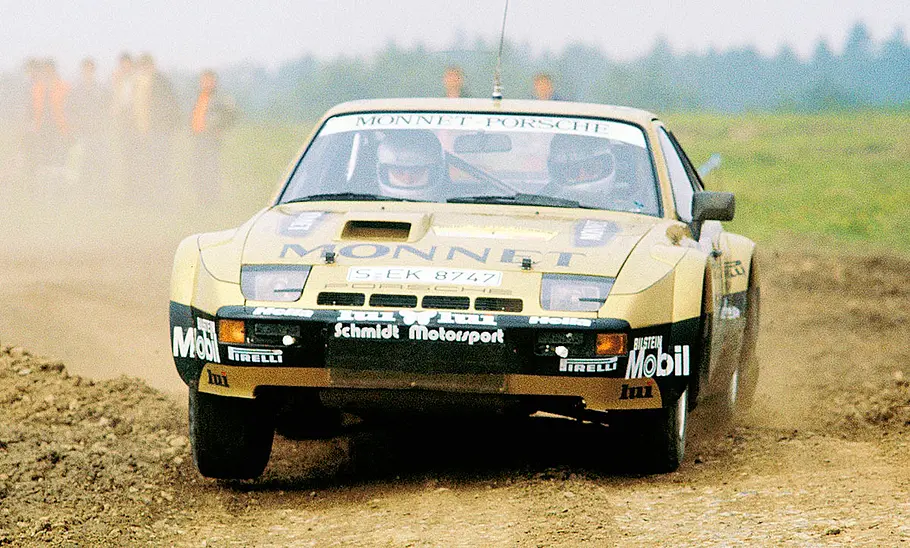 Walter Röhrl fahrend im Porsche 924 GTR (1981).