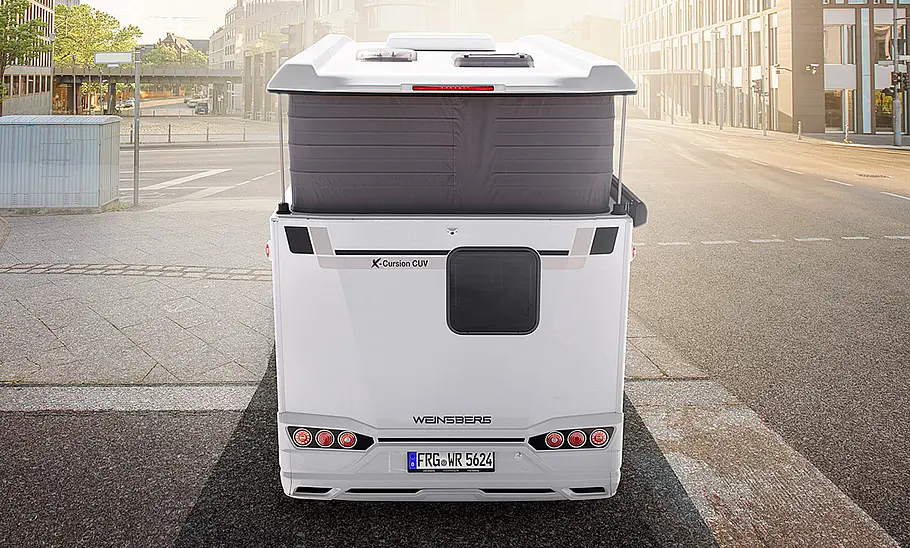 Das Bild zeigt den Weinsberg X-Cursion CUV (2024) stehend von hinten fotografiert.