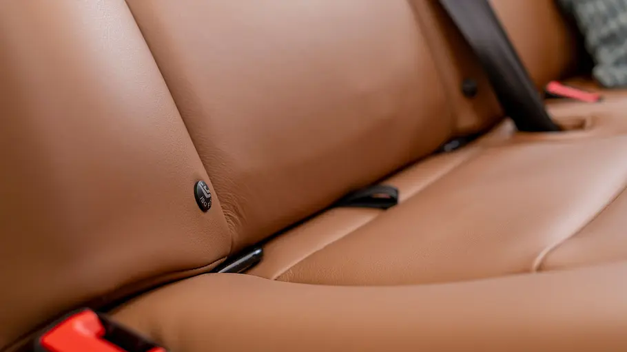 Westfalia Columbus Liner Die Isofix-Punkte der Doppelsitzbank des Westfalia Columbus Liner im Detail.