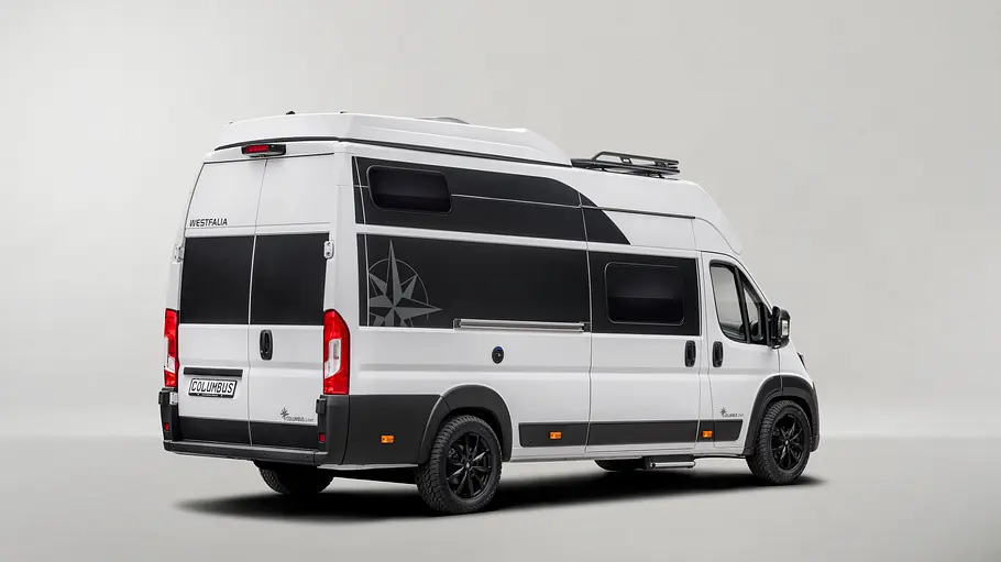 Westfalia Columbus Liner Der Westfalia Columbus Liner von schräg hinten rechts vor weißem Hintergrund.