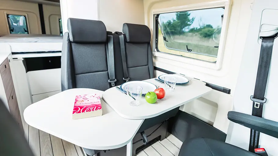 Westfalia Sven Hedin 50 Jahre Edition Die Küchenzeile im Innenraum der Westfalia Sven Hedin 50 Jahre Edition.