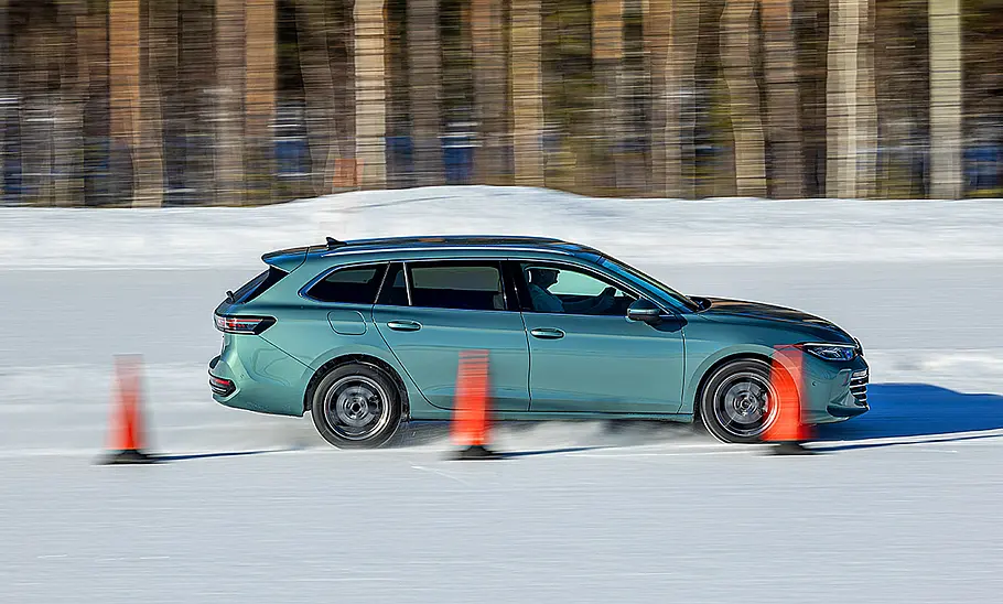 Winterreifen-Test 2024; Bremstest auf Schnee