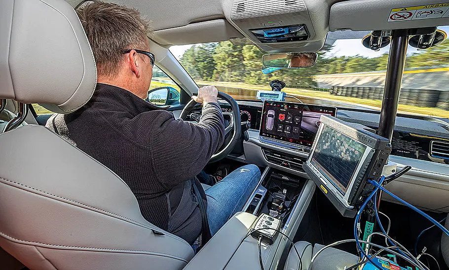 Winterreifen-Test 2024; Testequipment im Auto