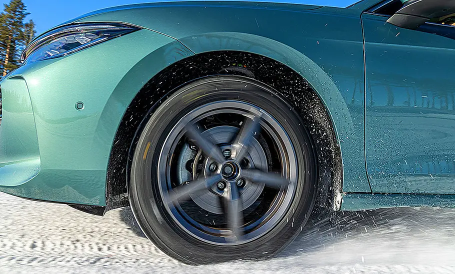 Winterreifen-Test 2024; Traktionstest auf Schnee