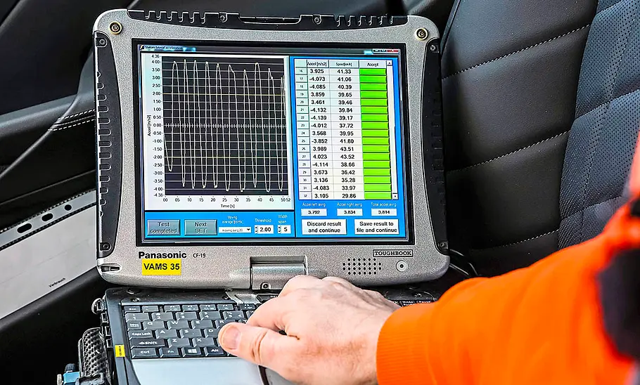 Ein Computer mit Testdaten.