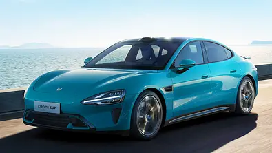 Xiaomi SU7 (2024); fahrend; schräg vorne - Foto: Xiaomi