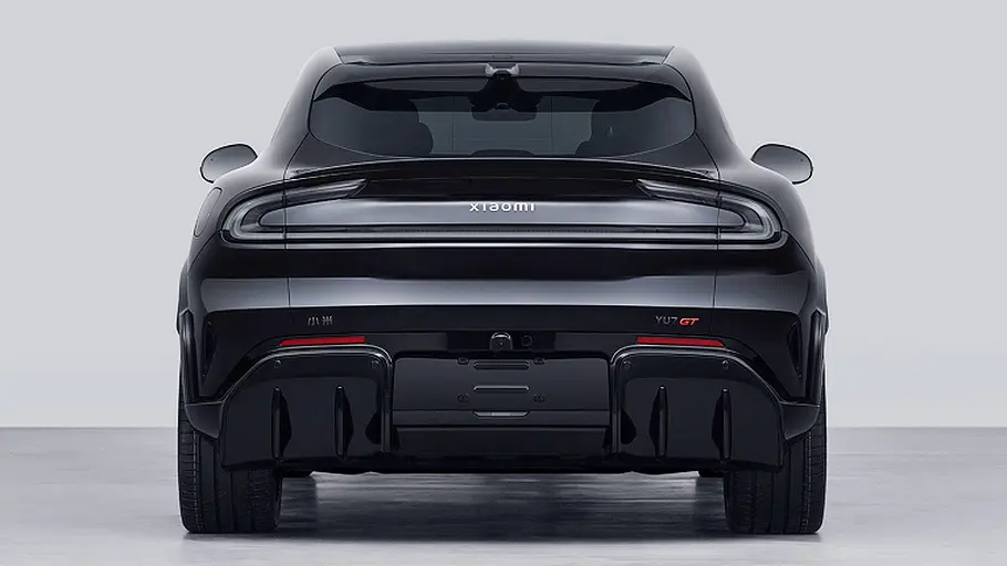 Blick von hinten auf den Xiaomi YU7 GT (2026).