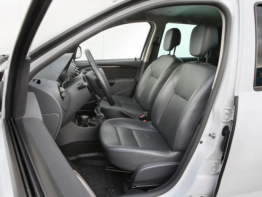 Was uns auffiel: Dacia Duster dCi 110 4x4 Bilder Dacia Duster dCi 110 4x4 2012 Kompakt-SUV-Vergleich Sitze