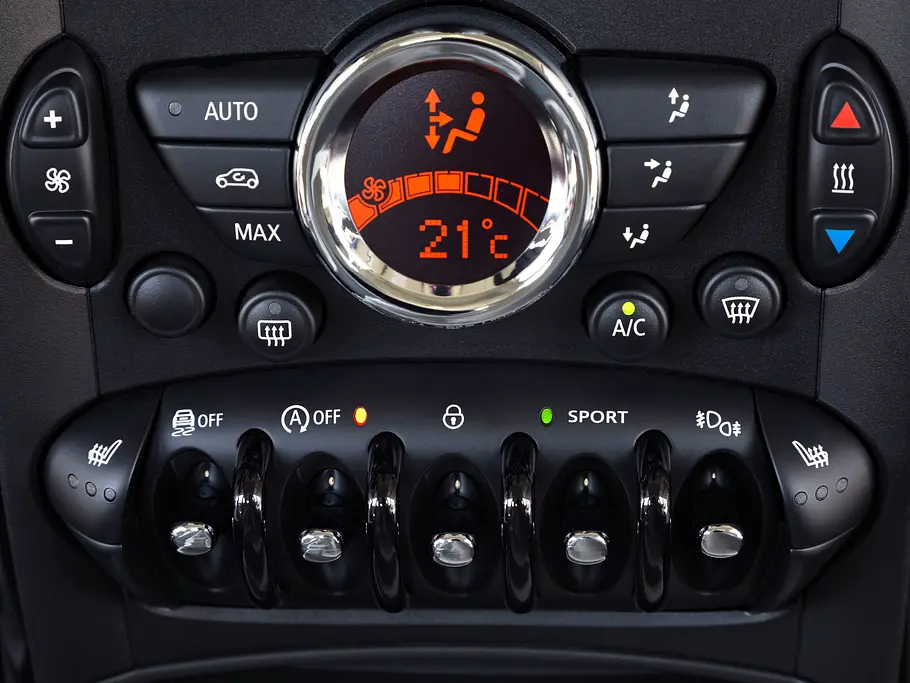 Was uns auffiel: Mini Cooper SD Countryman 4WD Bilder Mini Cooper SD Countryman 4WD 2012 Kompakt-SUV-Vergleich Schalter Mittelkonsole