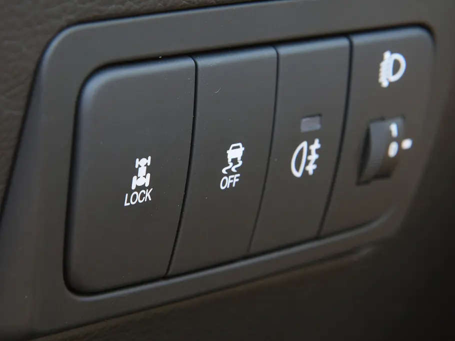 Was uns auffiel: SsangYong Korando 2.0 e-XDi 4WD Bilder Ssang Yong Korando 2.0 e-XDi 4WD 2012 Kompakt-SUV-Vergleich Allradantrieb